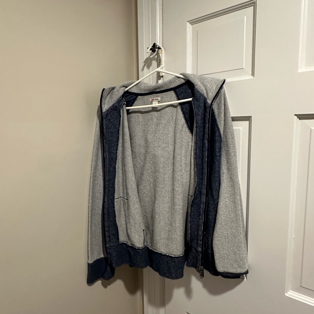 VTG L.L. Bean Men's Zip-Up Sweatshirt in Gray and Navy
